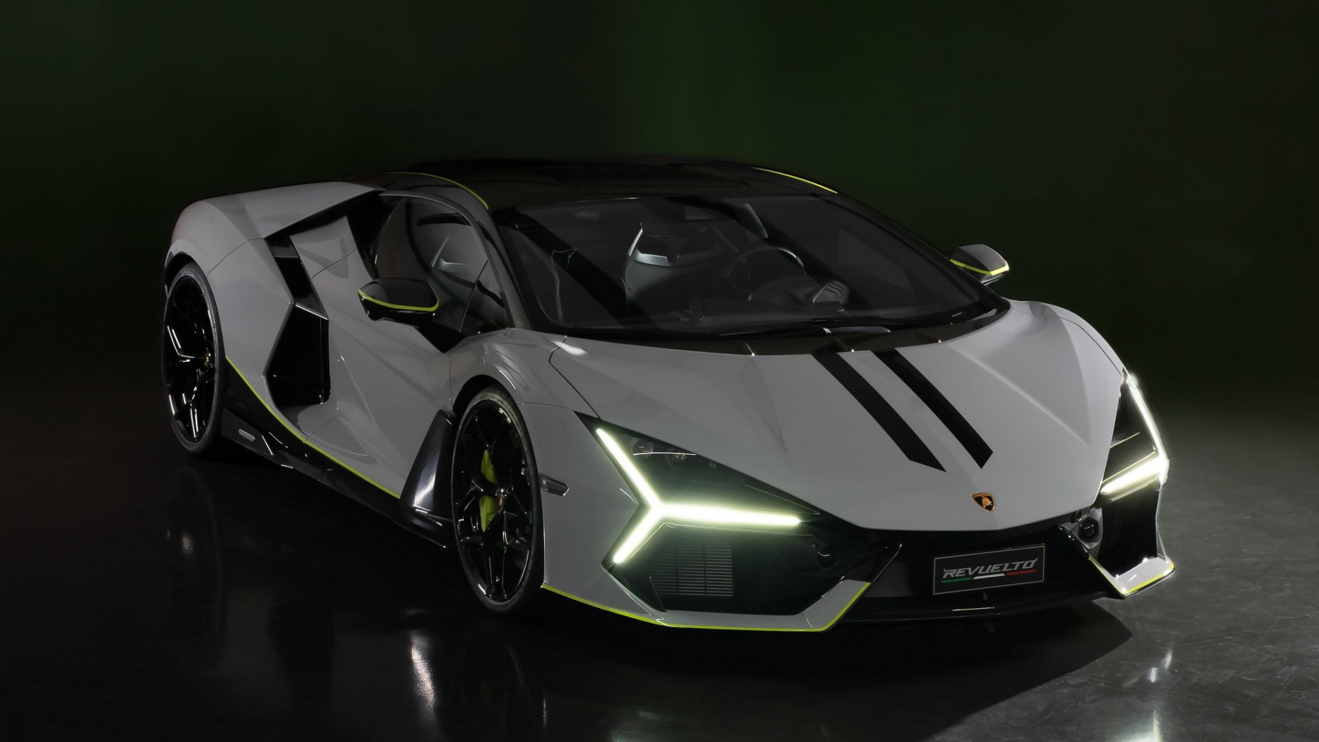 Lamborghini Revuelto ทำพิเศษจากแผนก Ad Personam เพื่อเฉลิมฉลองในงาน Lamborghini Arena