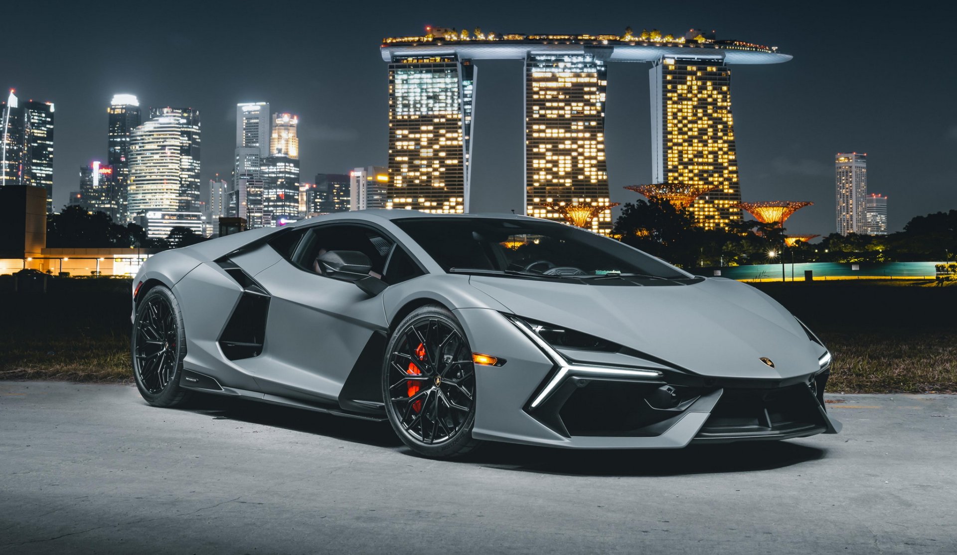 Lamborghini Revuelto เปิดตัวครั้งแรกในสิงคโปร์ พร้อมงานศิลปะพิเศษ