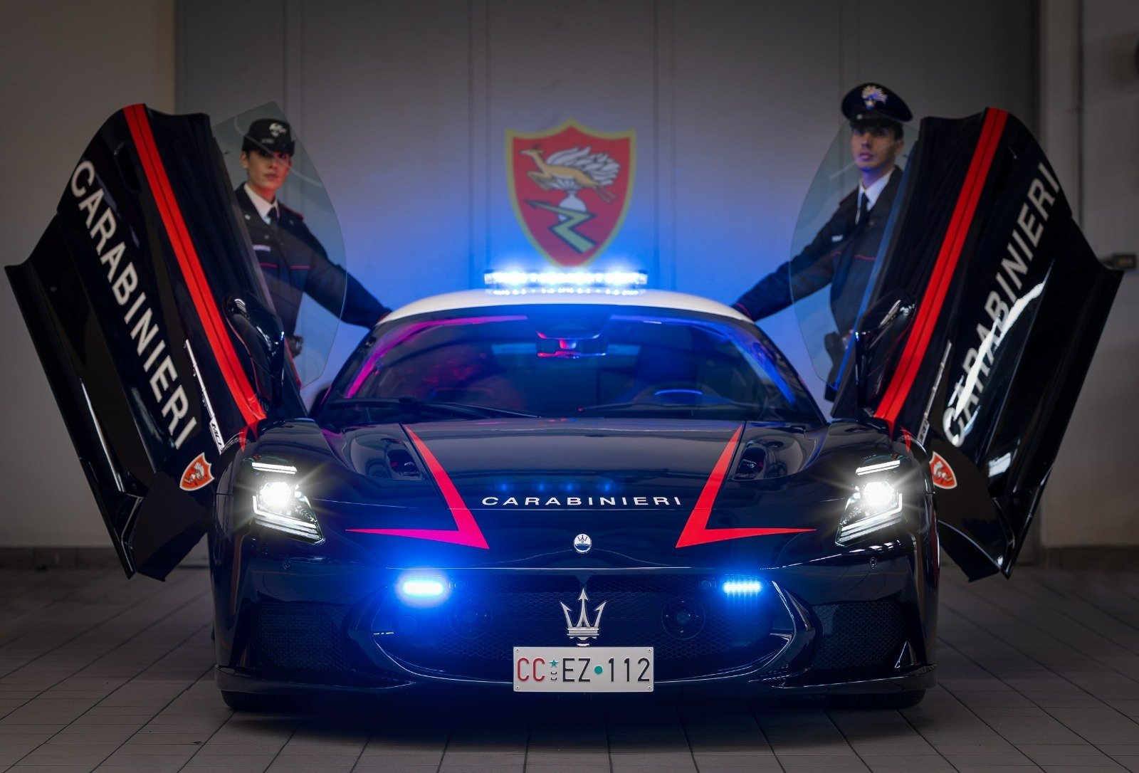 Maserati ส่งมอบซุปเปอร์คาร์ MCPURA ให้หน่วยงาน Carabinieri อิตาลี สำหรับภารกิจทางการแพทย์ 