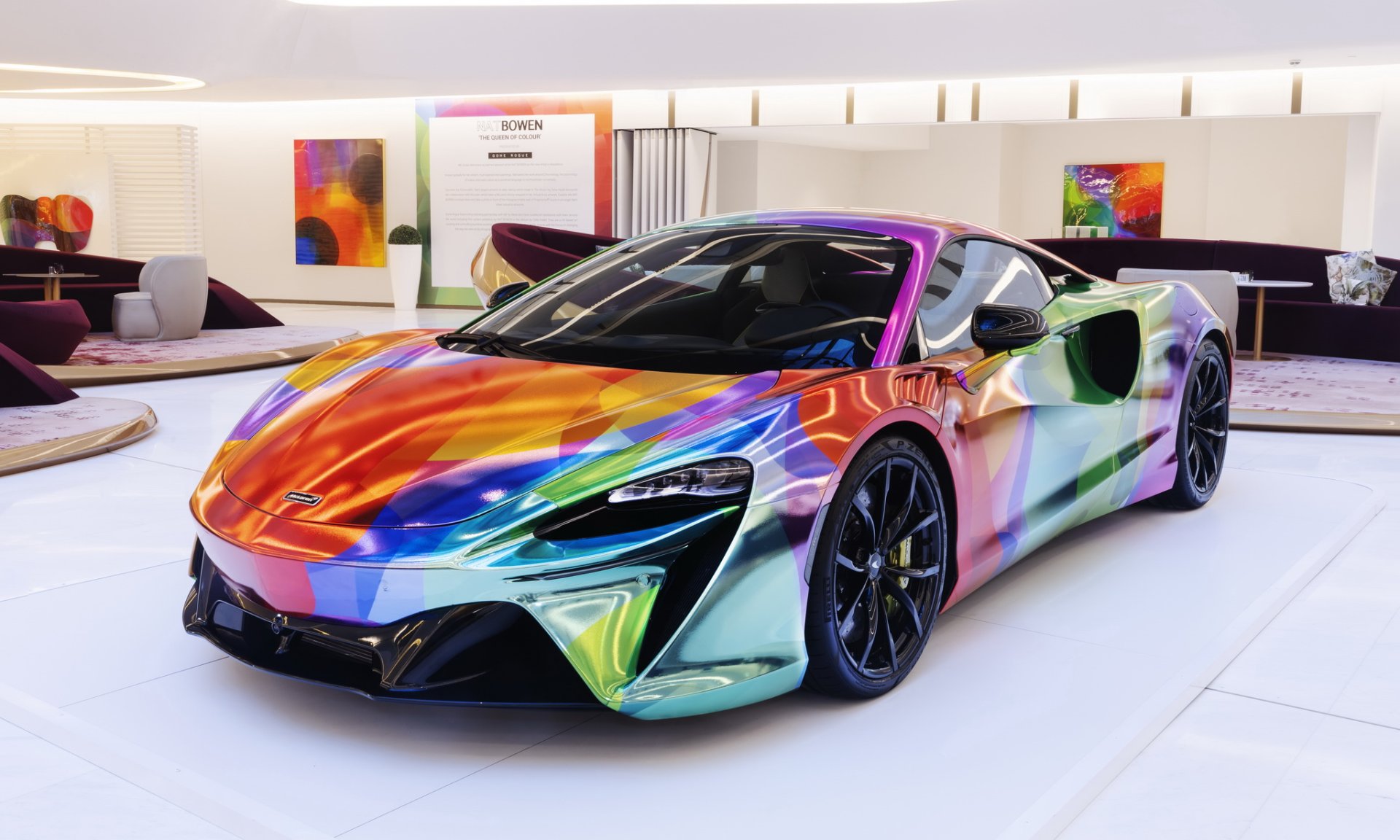McLaren คอลแลปส์ Nat Bowen สร้าง Artura เป็นงานศิลปะจากสีเรซิน McLaren คอลแลปส์ Nat Bowen สร้าง Artura เป็นงานศิลปะจากสีเรซิน