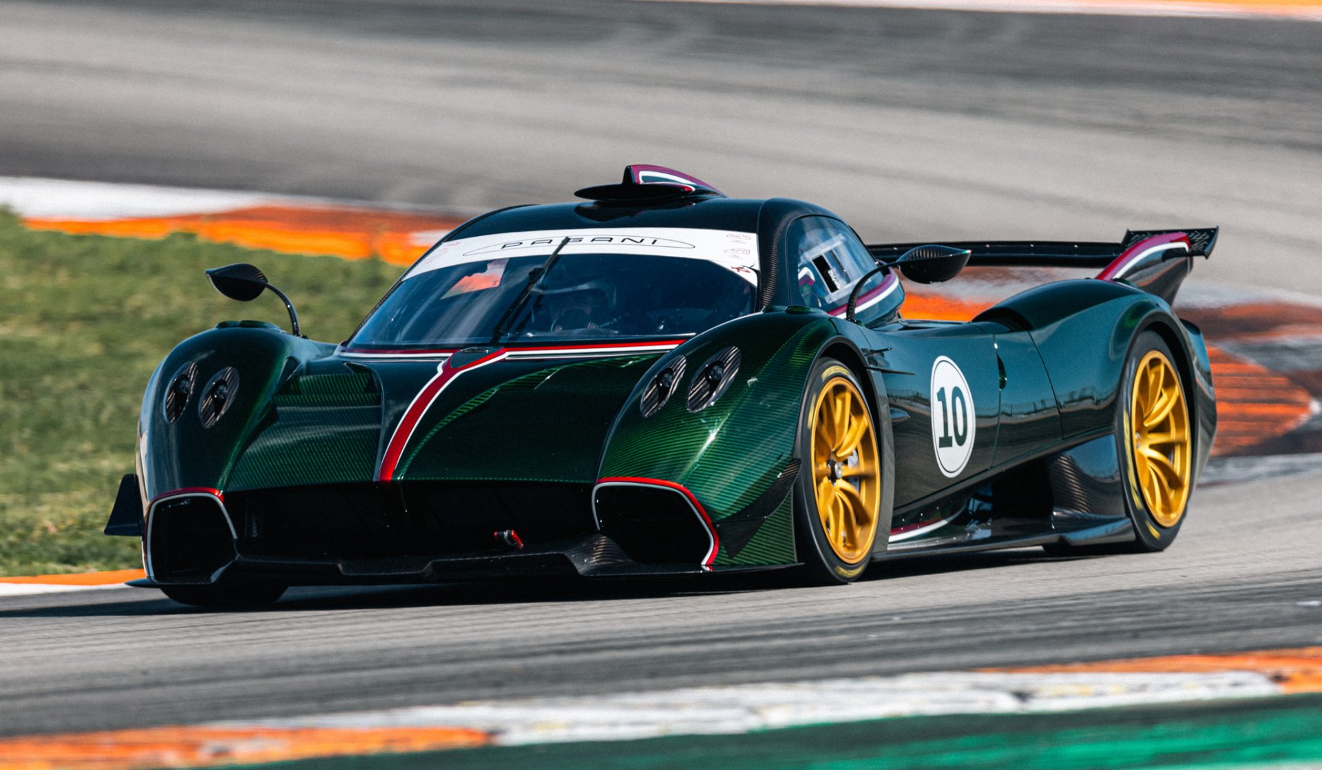 Pagani นำ Huayra R ไปอวดในงาน FuoriConcorso 2024 Pagani นำ Huayra R ไปอวดในงาน FuoriConcorso 2024