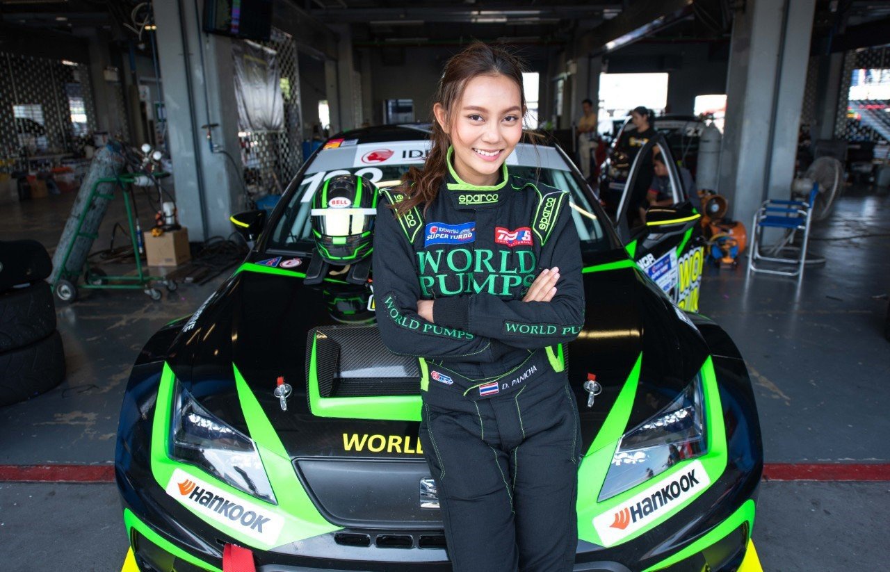 สัมภาษณ์นักแข่งสาวสวย!! คุณลูกนัท ปณิชา ดอกจันทร์ ที่ลงแข่งในรายการ Super Turbo Thailand 2020 สังกัดทีม World Pumps Racing Team 