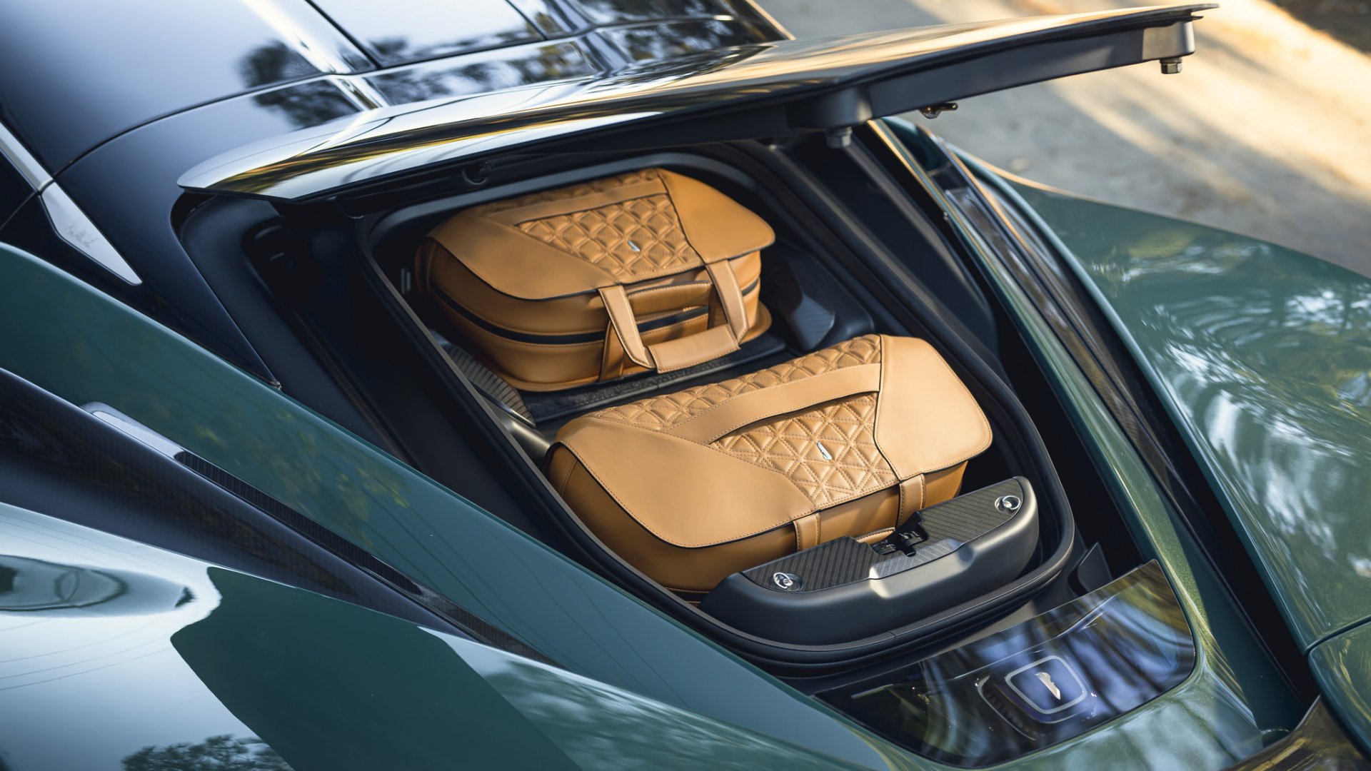 Pininfarina ปล่อยคอลเลคชั่นกระเป๋าสั่งทำพิเศษ!! สำหรับไฮเปอร์คาร์ Battista Pininfarina ปล่อยคอลเลคชั่นกระเป๋าสั่งทำพิเศษ!! สำหรับไฮเปอร์คาร์ Battista