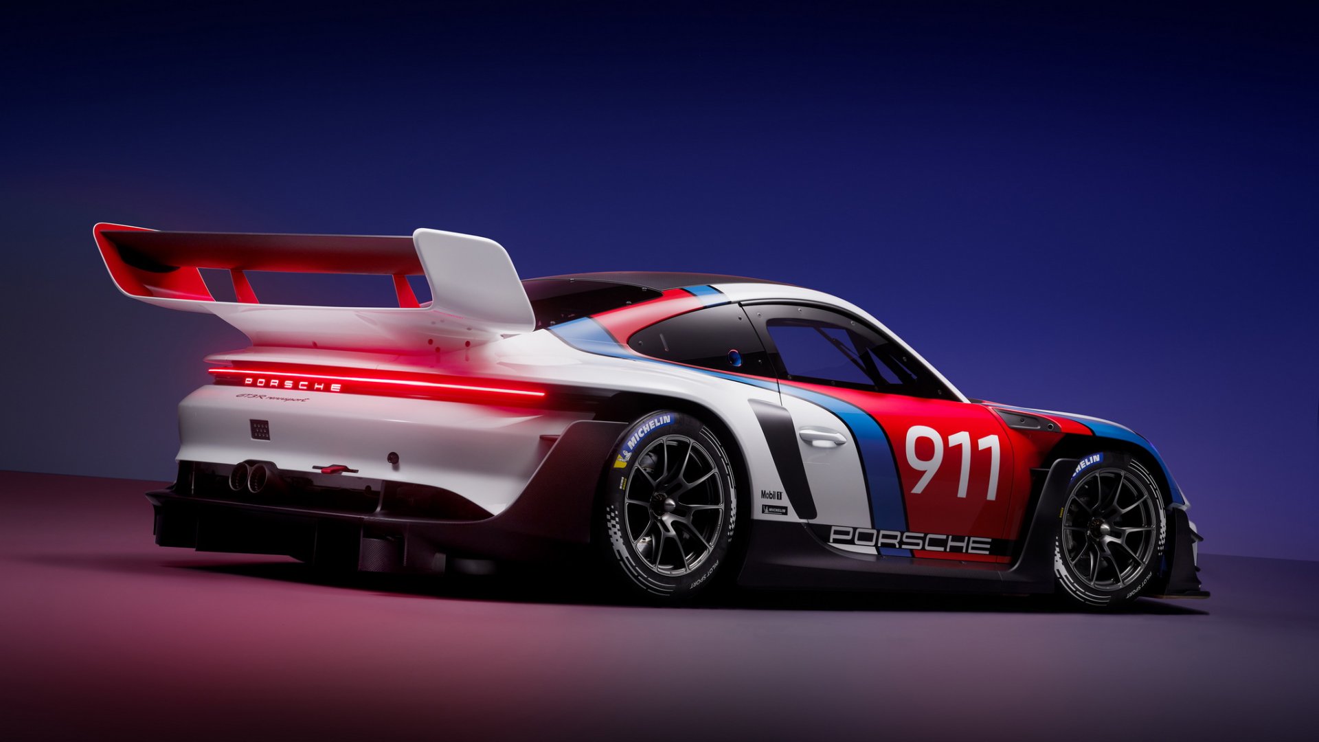 เผยโฉม!! Porsche 911 GT3 R rennsport รถแข่งรุ่นพิเศษ ผลิตจำกัด 77 คัน  เผยโฉม!! Porsche 911 GT3 R rennsport รถแข่งรุ่นพิเศษ ผลิตจำกัด 77 คัน