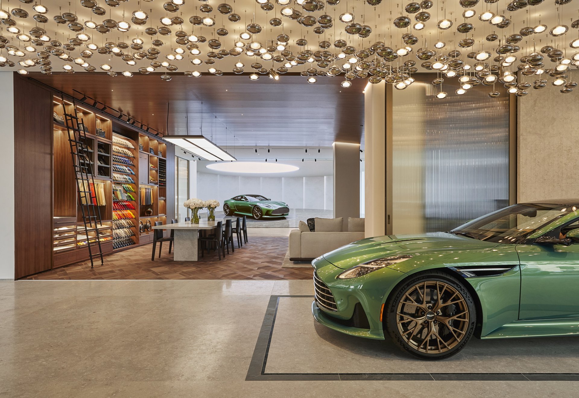 Aston Martin เปิดตัว Q New York แลนด์มาร์กสุดหรูสำหรับสร้างรถในฝันของคุณ!
