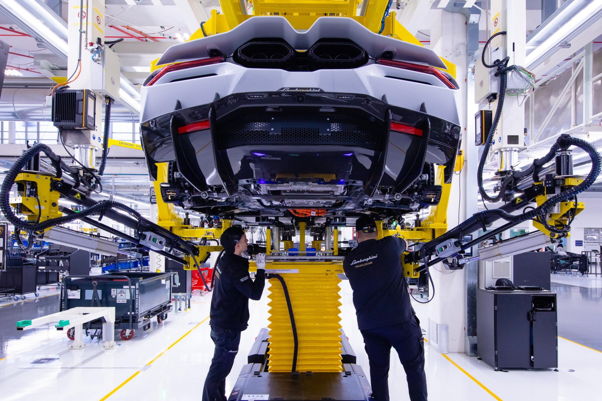 Lamborghini Revuelto กระแสดีต่อเนื่อง!! ยอดจองคิวยาวต่อเนื่องกว่า 2 ปี Lamborghini Revuelto กระแสดีต่อเนื่อง!! ยอดจองคิวยาวต่อเนื่องกว่า 2 ปี