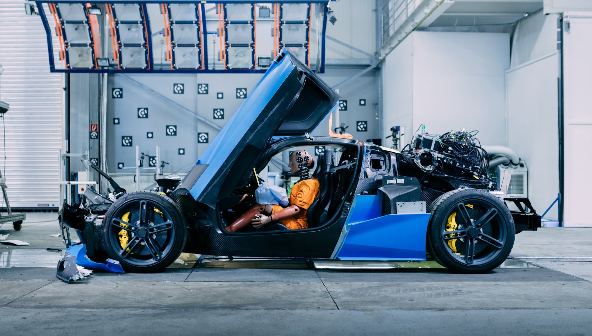 มาชม Rimac Nevera คันละ 74 ล้านบาท ทดสอบการชนขั้นสุดท้าย จะรุ่งหรือร่วง!!?? มาชม Rimac Nevera คันละ 74 ล้านบาท ทดสอบการชนขั้นสุดท้าย จะรุ่งหรือร่วง!!??