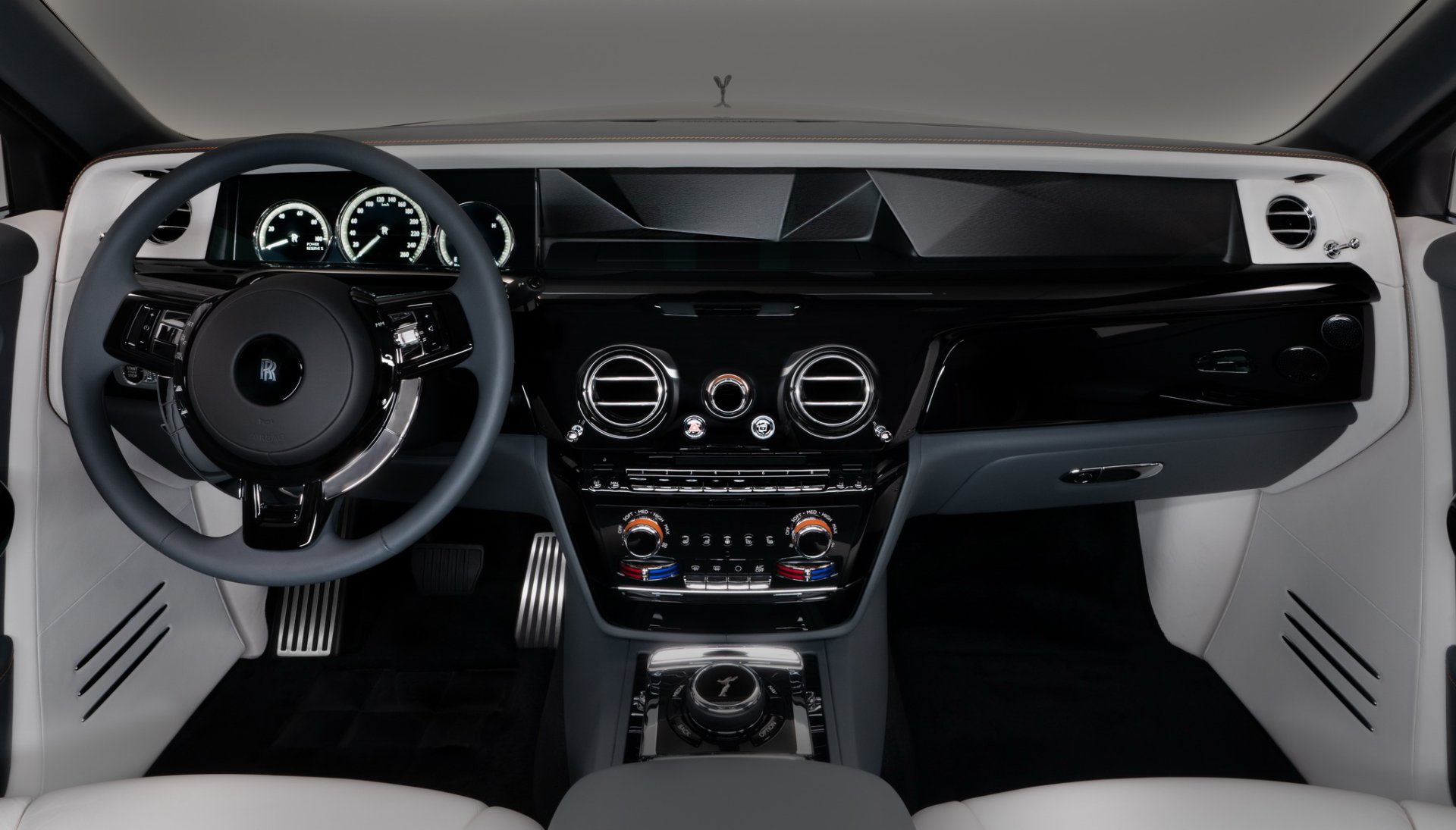 Rolls-Royce ดูไบ โชว์ผลงานใหม่ Carbon Veil สุดเฉียบคม รังสรรค์โดยศิลปิน Alastair Gibson Rolls-Royce ดูไบ โชว์ผลงานใหม่ Carbon Veil สุดเฉียบคม รังสรรค์โดยศิลปิน Alastair Gibson