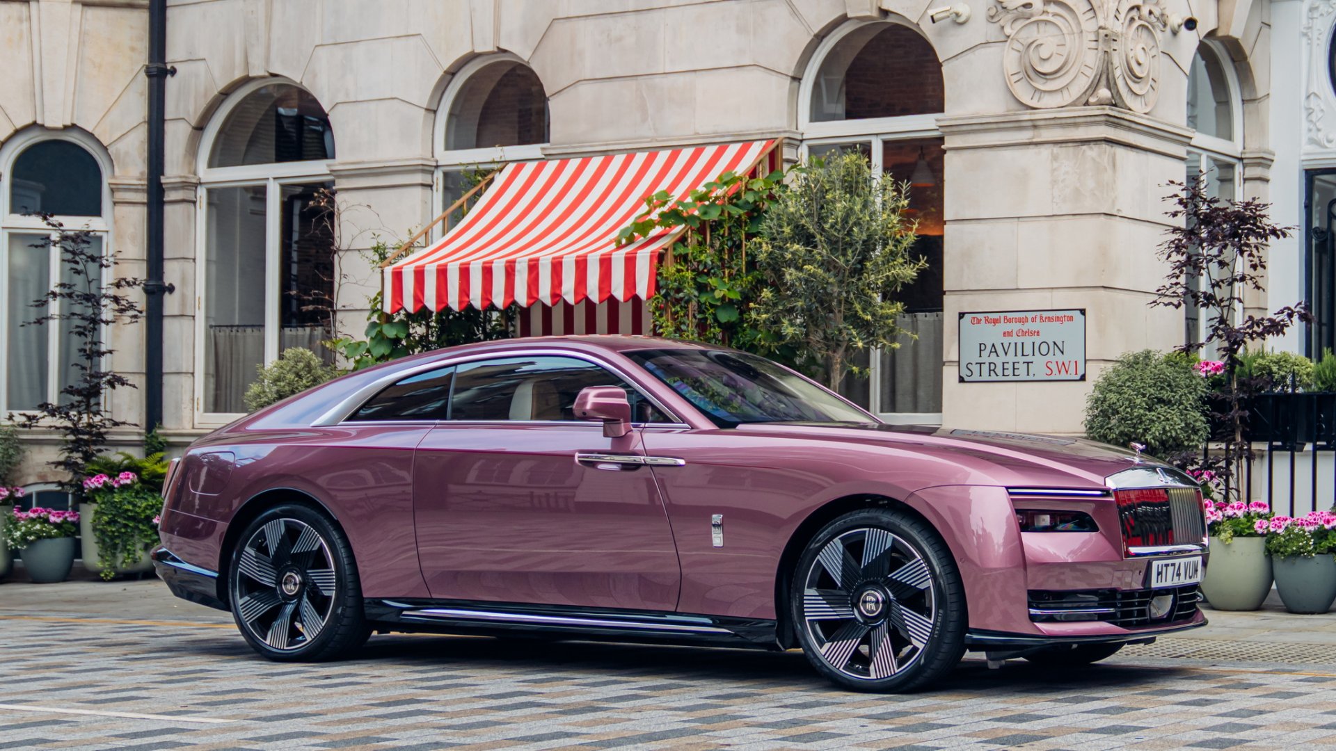 Rolls-Royce Spectre รุ่นพิเศษจากความงามของดอกไม้ จากเทศกาล Chelsea Flower Show