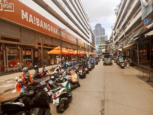 เช่าที่จอดรถ  มาบางรักมาร์เก็ต สตรีทฟู้ด  Ma Bangrak Market 邦拉市场