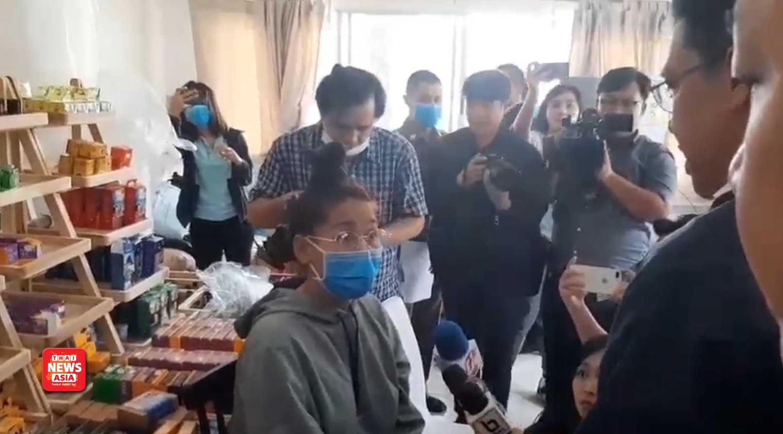 "ดีอีเอส-ตร." เข้าจับกุมหญิงมือโพสต์ข่าวลวงไวรัสโควิด 19  "ดีอีเอส-ตร." เข้าจับกุมหญิงมือโพสต์ข่าวลวงไวรัสโควิด 19