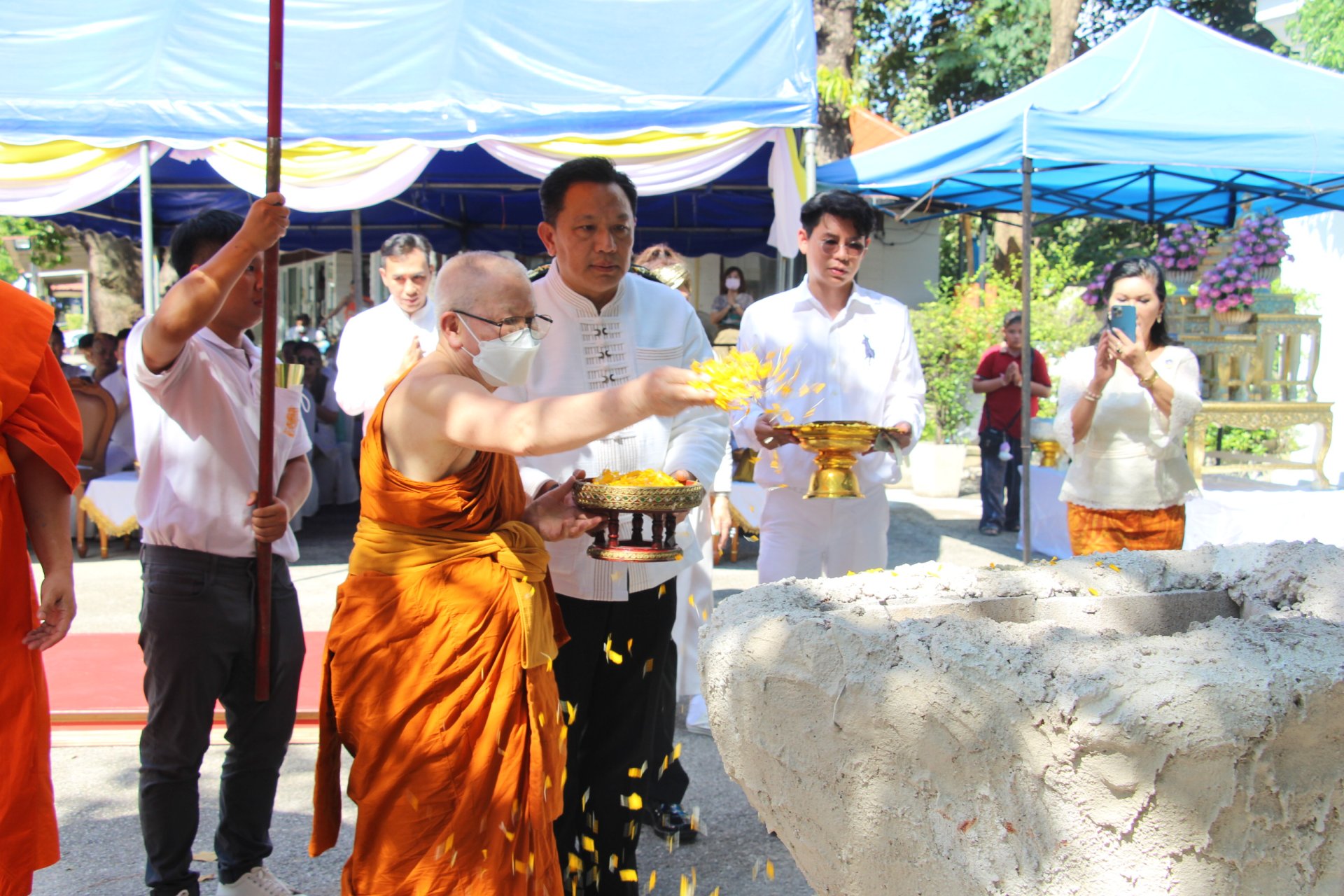 ผู้ว่าฯ เชียงใหม่ ร่วมเททองหล่อพระอุปคุต ศรีทวีทรัพย์ (รุ่นแรก) ณ วัดสวนดอก พระอารามหลวง