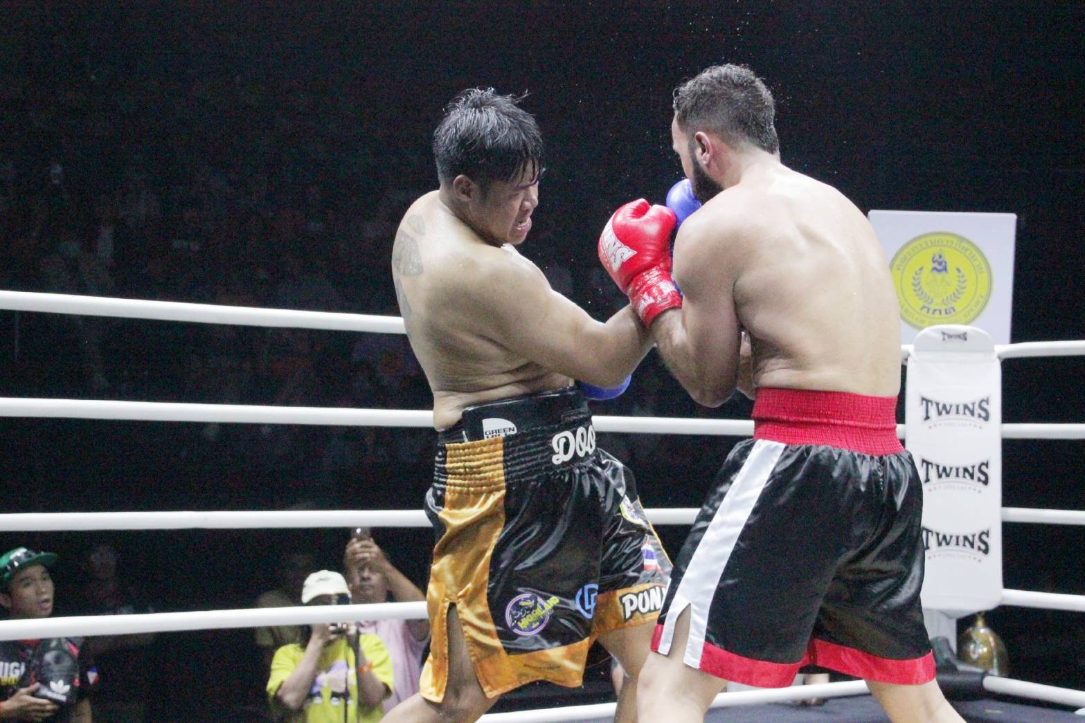 ดุเดือดสมศักดิ์ศรีคู่เอกศึกมวย DOUBLE IMPACT Muay Thai and Boxing 