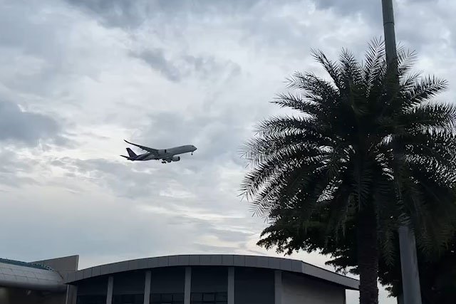 Singapore Airlines Landed at Suvanabhumi Airpoet after Turbulence Killed and Injured Passengers