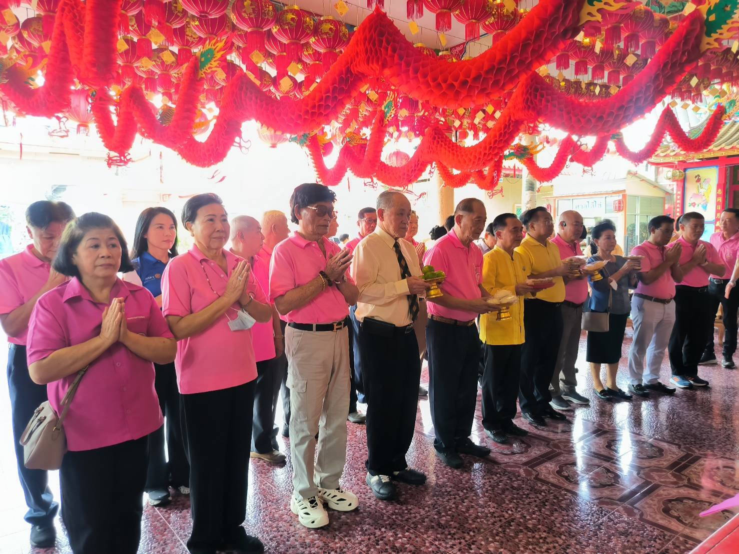 รองผู้ว่าราชการจังหวัดสมุทรปราการเป็นประธานในพิธีเปิดโรงทานและแจกข้าวสารแก่ผู้ยากไร้ ในพิธีทิ้งกระจาดของมูลนิธิร่วมกุศลสมุทรปราการ ประจำปี 2567 รองผู้ว่าราชการจังหวัดสมุทรปราการเป็นประธานในพิธีเปิดโรงทานและแจกข้าวสารแก่ผู้ยากไร้ ในพิธีทิ้งกระจาดของมูลนิธิร่วมกุศลสมุทรปราการ ประจำปี 2567