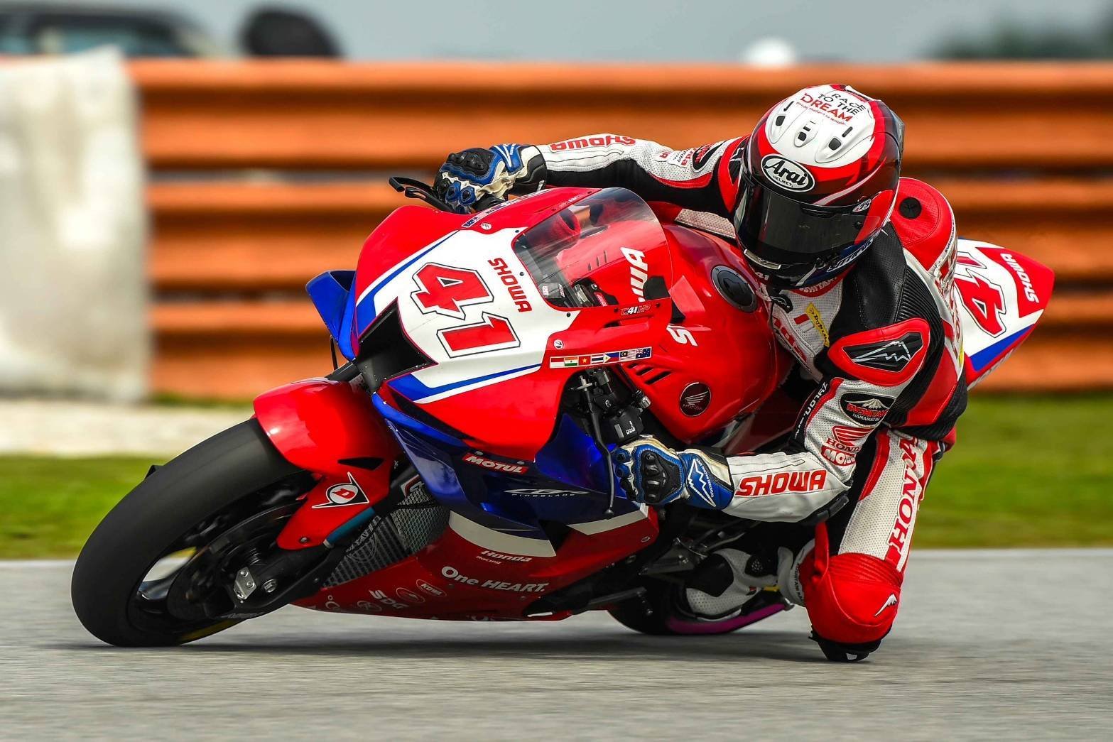 ขุนพลนักบิด Honda CBR Series ซ้อมวันแรก ไม้คิว-เกียรติศักดิ์ คว้าท็อป 4  ซูเปอร์สปอร์ต 600 ซีซี  ชิพ-นครินทร์  รั้งท็อป 6 เอเชีย ซูเปอร์ไบค์ 1000 ซีซี