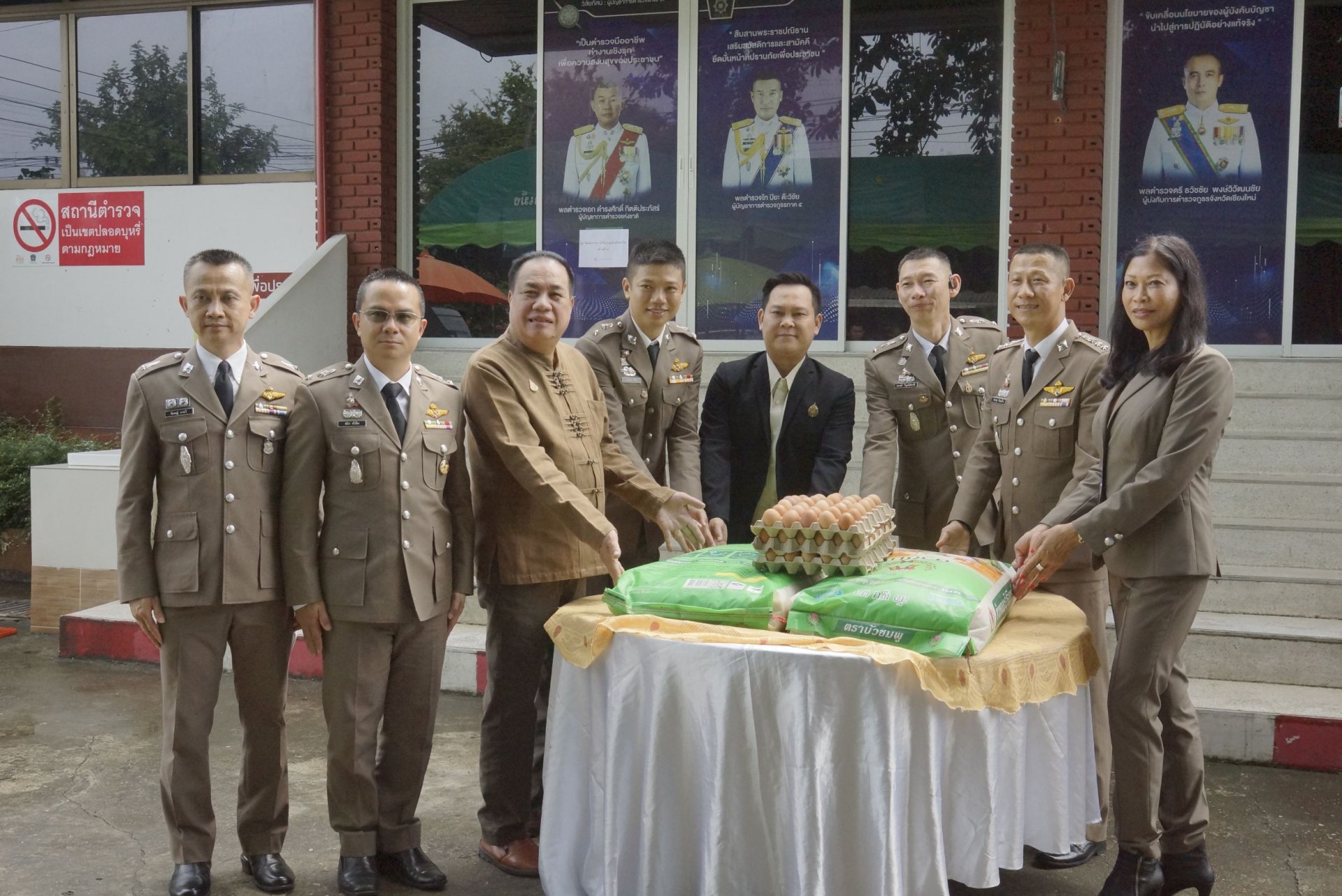 สภ.สันทราย จ.เชียงใหม่จัดงานวันตำรวจแห่งชาติ ประจำปี 2566 ทำบุญใหญ่ แจกทุนการศึกษาบุตรหลานเจ้าหน้าที่