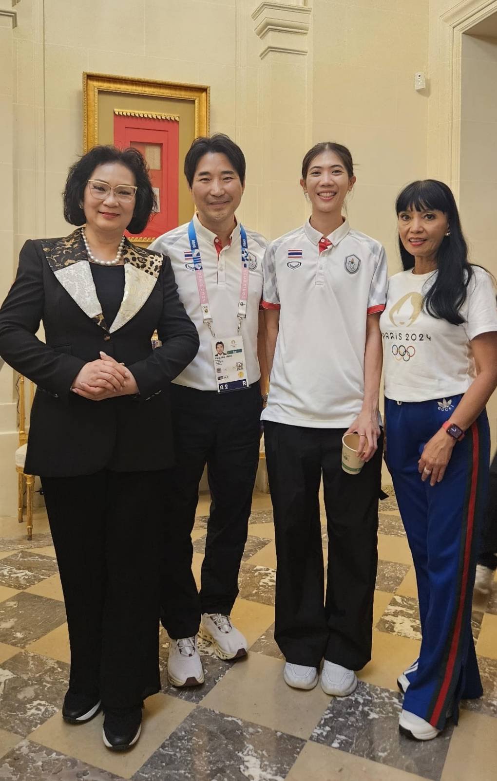 พญ. พักตร์พิไล ทวีสิน ภริยา นายกรัฐมนตรี และ คุณหญิงปัทมา ลีสวัสดิ์ตระกูล ไอโอซีเมมเบอร์ ร่วมยินดีกับความสำเร็จของนักกีฬาทีมชาติไทย 