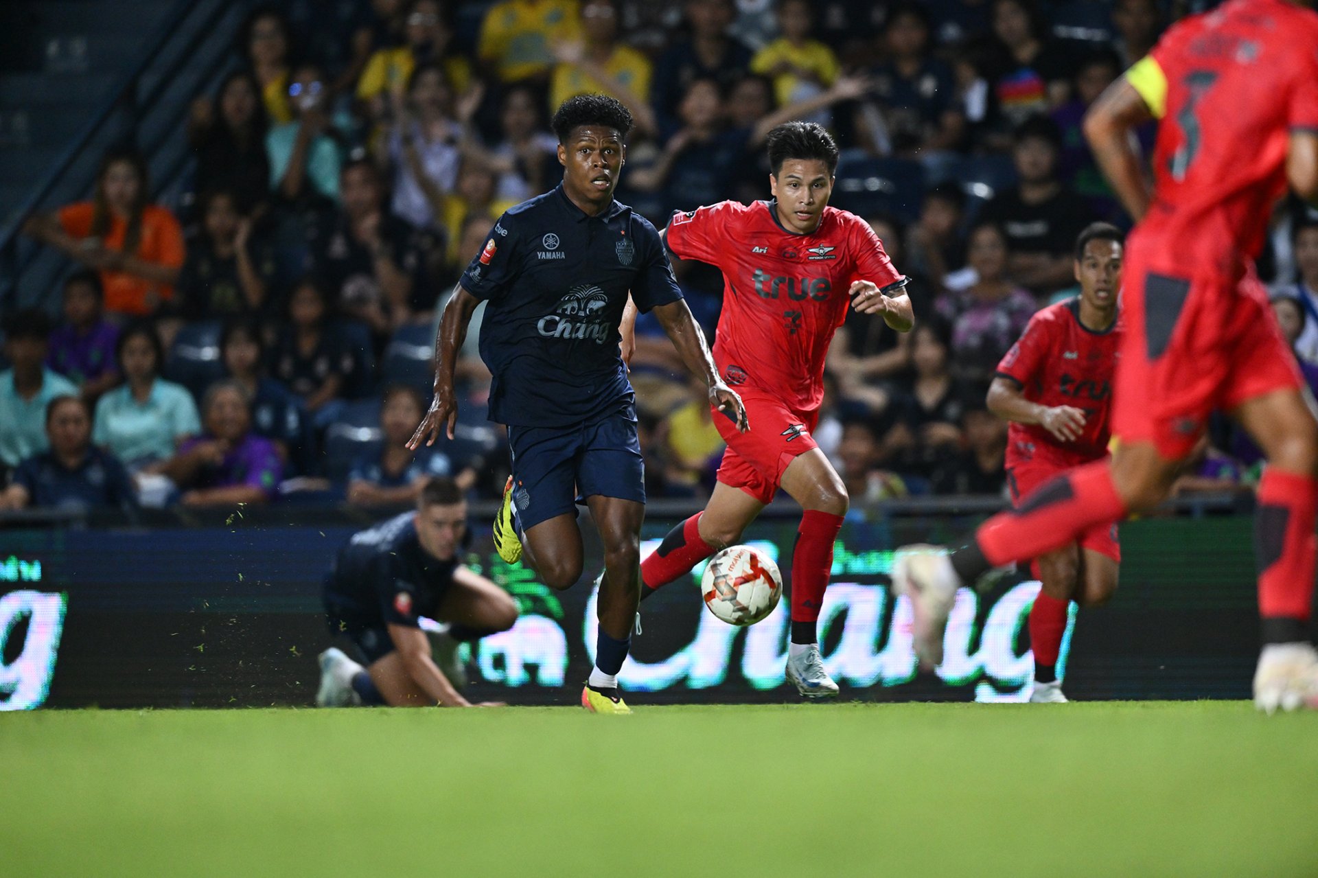  ปราสาทสายฟ้า ไล่ยิงแซง แข้งเทพ สุดมัน 4-2 สมราคาซูเปอร์บิ๊กแมตช์ไทยลีก