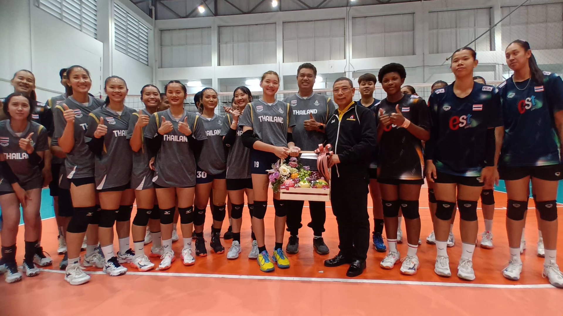 ดร.ณัฏฐ์ ธีรณัฐสุภานนท์ ที่ปรึกษากิตติมศักดิ์คณะกรรมาธิการการท่องเที่ยวและการกีฬาวุฒิสภา , ที่ปรึกษาคณะอนุกรรมาธิการด้านการกีฬา วุฒิสภา และประธานมูลนิธิกองทุนพัฒนาการกีฬา เดินทางเยี่ยมให้กำลังใจนักกีฬาวอลเลย์บอลหญิง , ยูยิตสู และคาราเต้ทีมชาติไทย 