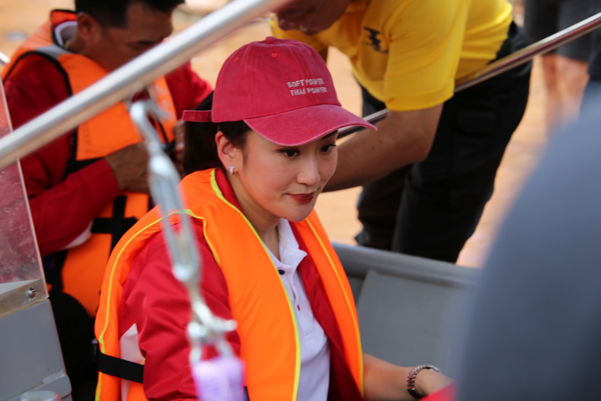 นายกรัฐมนตรี ลงพื้นที่ติดตามสถานการณ์อุทกภัย พื้นที่ประสบภัยจังหวัดน่าน