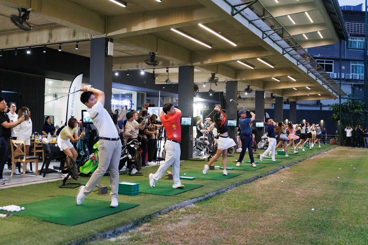 เปิดตัวสวรรค์นักกอล์ฟ 42 tee off driving range