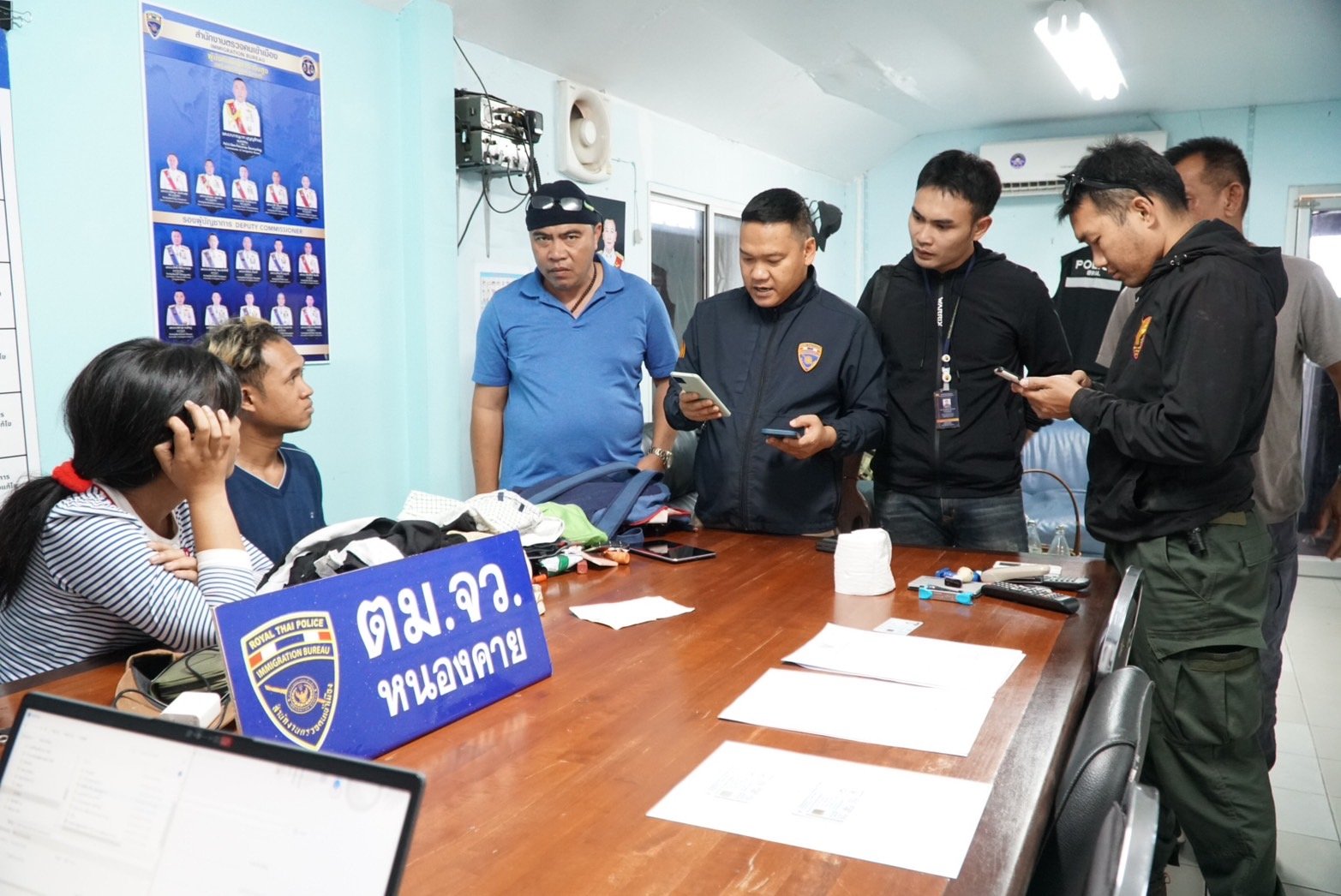 หนองคายจับสองหนุ่มสาวเตรียมข้ามประเทศขายบัญชีม้า หนองคายจับสองหนุ่มสาวเตรียมข้ามประเทศขายบัญชีม้า