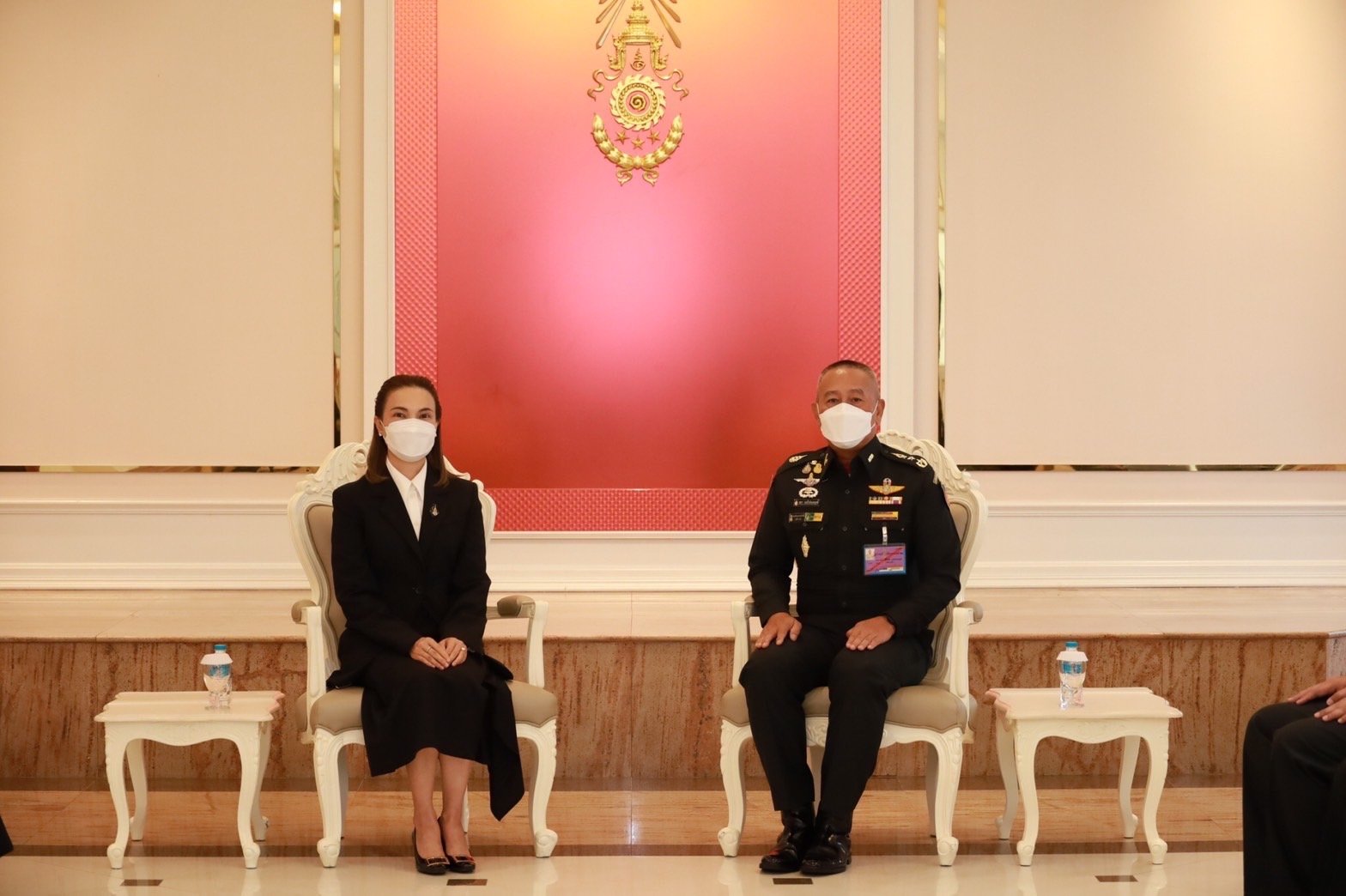 ดร.พัดชา เข้ารับโล่เกียรติคุณจากแม่ทัพภาคที่ 1 จากโครงการสานฝันผู้ยากไร้ ดร.พัดชา เข้ารับโล่เกียรติคุณจากแม่ทัพภาคที่ 1 จากโครงการสานฝันผู้ยากไร้