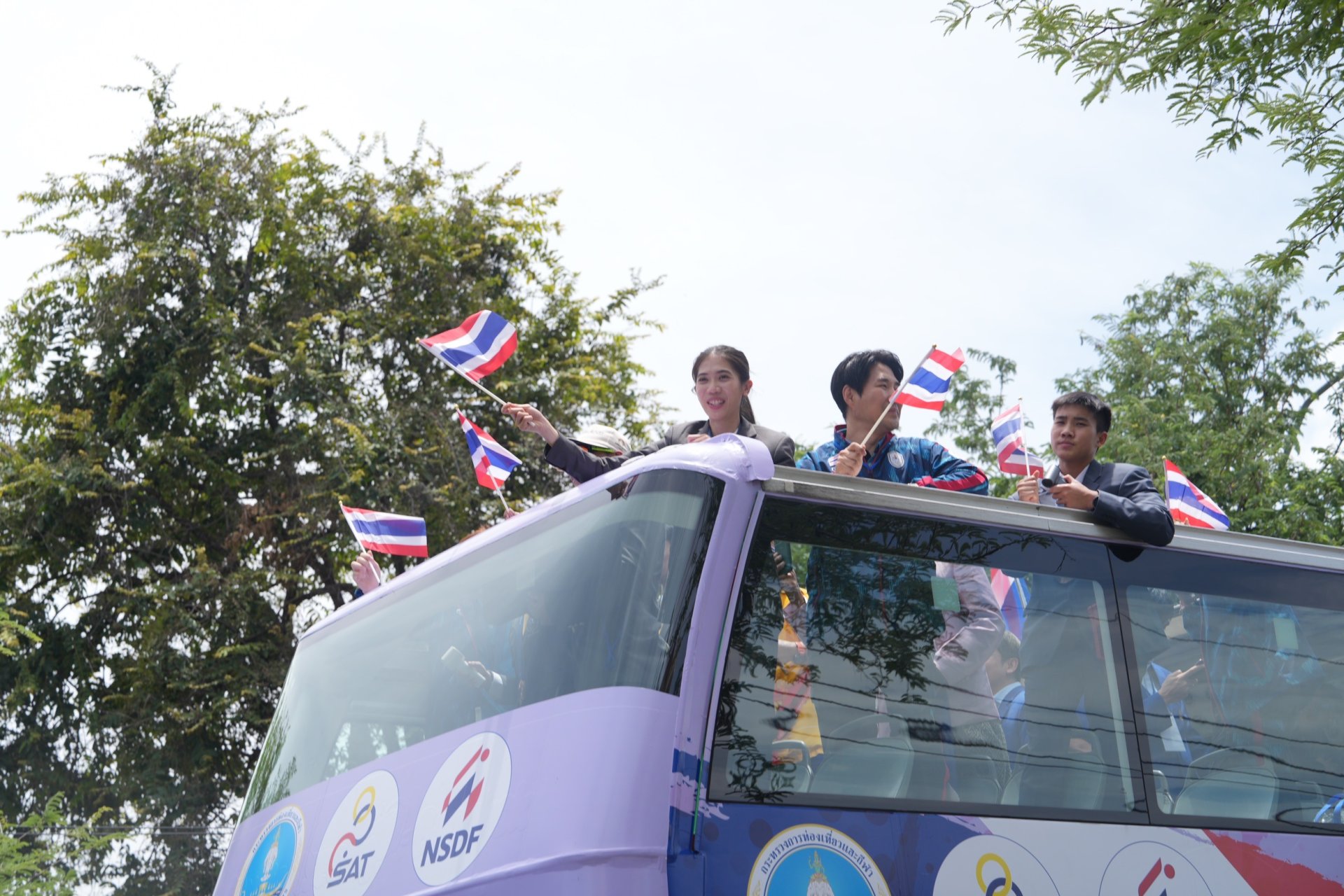   แน่นขนัด! ประชาชนแห่ต้อนรับ ร่วมยินดีทัพนักกีฬาฮีโร่ โอลิมปิกเกมส์ 2024