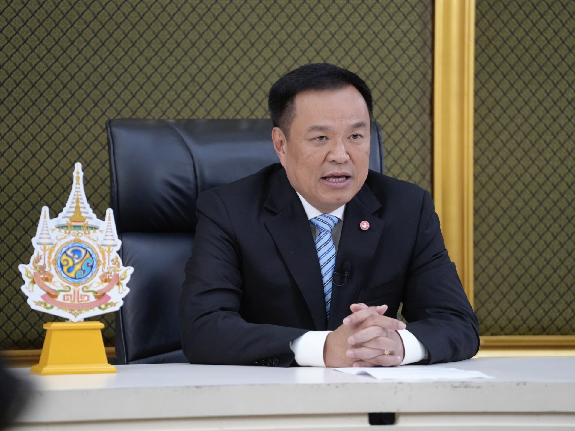 ในหลวง พระราชทานพระบรมราชานุญาตให้ มหาดไทย จัดทำเหรียญที่ระลึกเพื่อมอบให้ กำนัน ผู้ใหญ่บ้าน ทั่วประเทศ ในหลวง พระราชทานพระบรมราชานุญาตให้ มหาดไทย จัดทำเหรียญที่ระลึกเพื่อมอบให้ กำนัน ผู้ใหญ่บ้าน ทั่วประเทศ