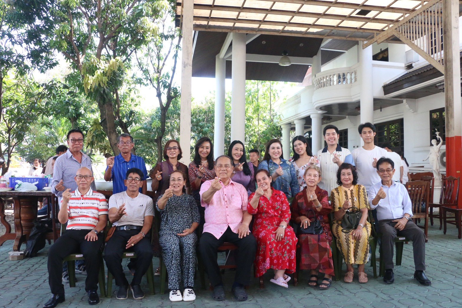 ครอบครัวนาคดี นำโดย คุณพ่อกำนันบุญยืน นาคดี อดีตกำนันตำบลบางพลีใหญ่ ร่วมด้วยคุณแม่สุรินทร์ นาคดี อดีตรองนายก อบต.บางพลีใหญ่ร่วมทำบุญเลี้ยงพระซึ่งทำมาประจำทุกๆปี