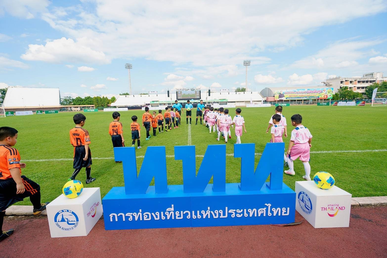 กำแพงเพชรทำถึง สนามชากังราวแทบแตก ปลุกกระแสฟุตบอลเยาวชน  การท่องเที่ยวแห่งประเทศไทย(ททท.) ร่วมกับ สมาคมกีฬาแห่งจังหวัดกำแพงเพชร  จัดฟุตบอล KPP AMAZING FOOTBALL CUP