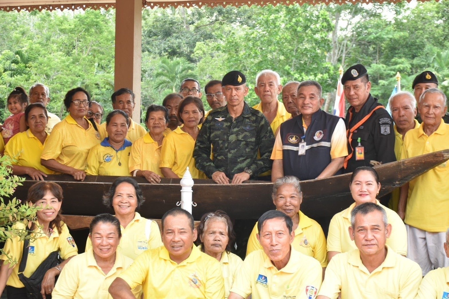 นราธิวาส - ผอ.ศปพร. ตามรอยเสด็จ ภาพประวัติศาสตร์ "ในหลวง ร.9 และพระบรมวงศานุวงศ์" ประพาส ณ บึงบัวบากง นราธิวาส เมื่อปี 2527