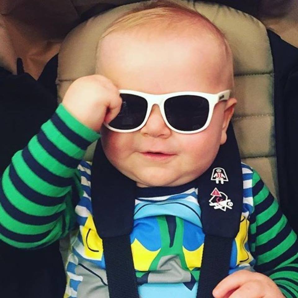 แว่นกันแดดเด็กผมเนี่ยจะเท่ไปไหน แว่นกันแดดเด็กผมเนี่ยจะเท่ไปไหน