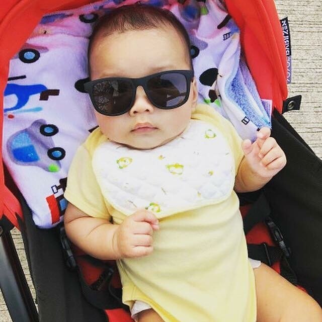 นั่งๆนอนๆก็เท่ได้เพราะใส่แว่นเด็กเท่ๆแบบนี้  นั่งๆนอนๆก็เท่ได้เพราะใส่แว่นเด็กเท่ๆแบบนี้