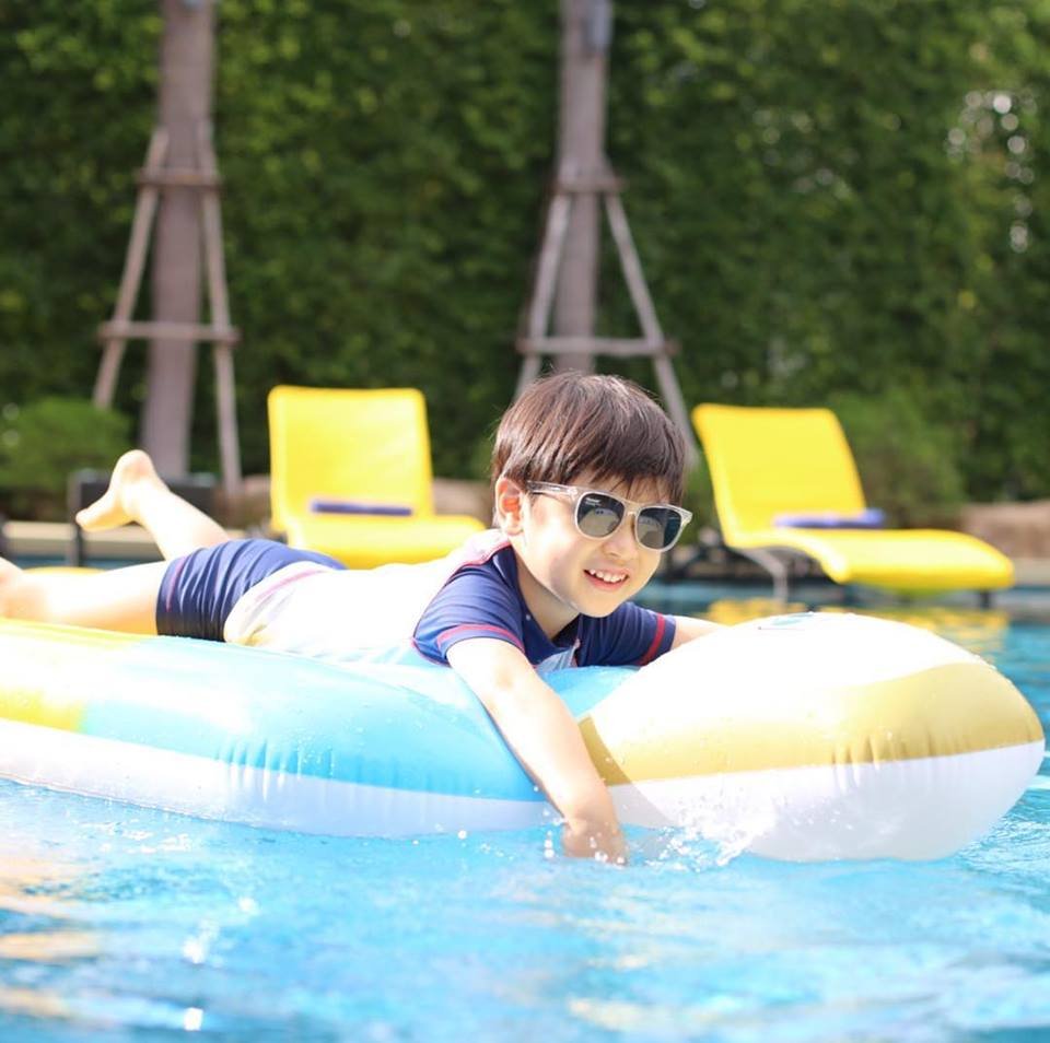 แว่นเด็กเท่ๆ ไม่ต้องพูดมาก #จ็บคอ  แว่นเด็กเท่ๆ ไม่ต้องพูดมาก #จ็บคอ