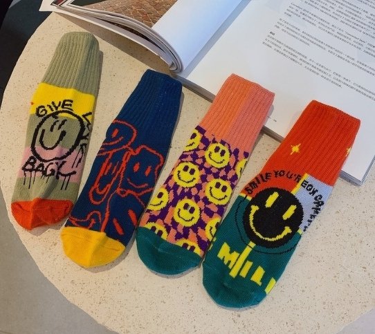 ถุงเท้า smiley set 4 คู่ แถมฟรี ถุงผ้าเก็บถุงเท้าลายน่ารัก (SOCK107)