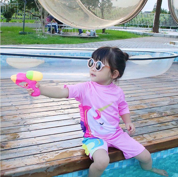 ชุดว่ายน้ำเด็ก Pink Unicorn (2 ชิ้นชุดว่ายน้ำ + หมวก)