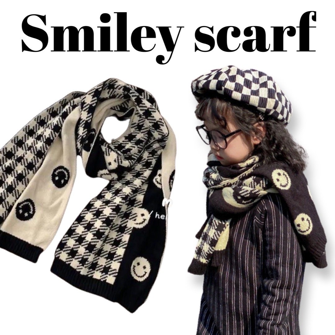 ผ้าพันคอ Black Smiley Scarf