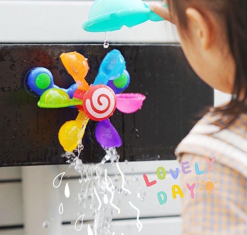 ของเล่นกังหันสีรุ้ง + ที่ตัก 2 ชิ้น ของเล่นกังหันสีรุ้ง + ที่ตัก 2 ชิ้น