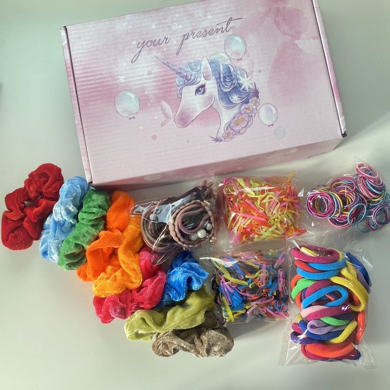 เซ็ตยางรัดผม ยกกล่อง มีทั้งหมด 6 แบบ คละสีมาให้ เซ็ตยางรัดผม ยกกล่อง มีทั้งหมด 6 แบบ คละสีมาให้