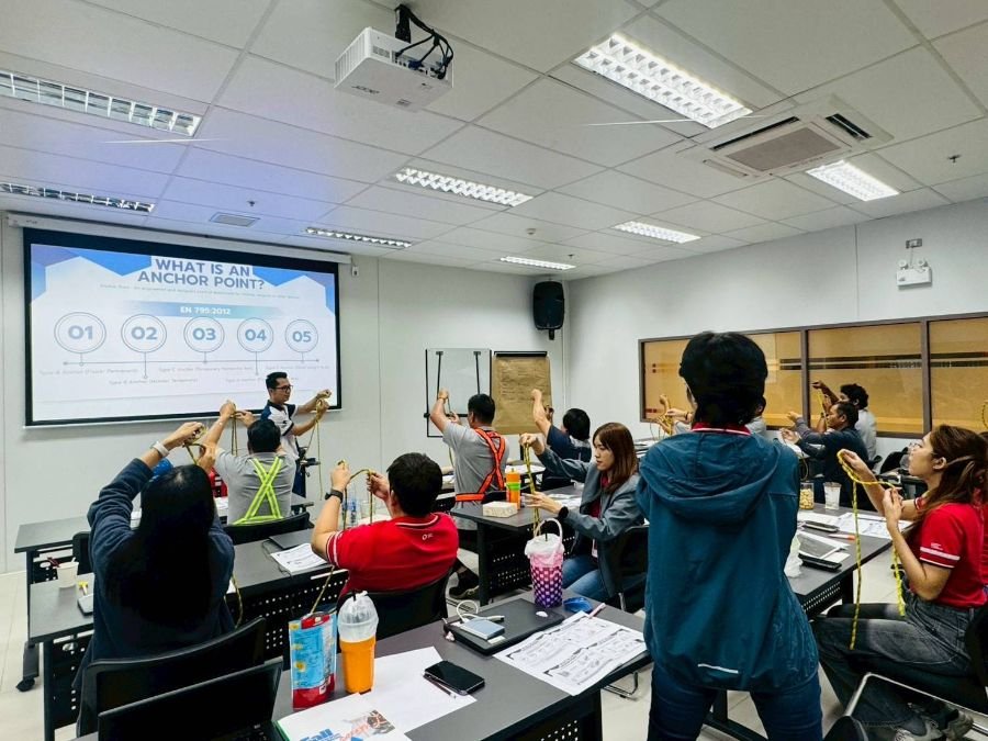 ความคุ้มค่าของการลงทุนด้านความปลอดภัย: คำนวณความเสี่ยงและต้นทุนอุบัติเหตุเมื่อขาดการอบรมการทำงานบนที่สูง