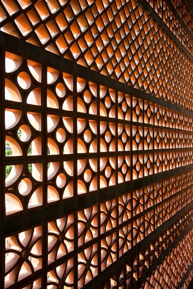 ตกแต่งบ้านด้วย Ventilation Block หมดปัญหาเรื่องการคำนวณปริมาณวัสดุก่อสร้างและช่วยลดค่าใช้จ่ายในงานก่อสร้างอีกด้วย ตกแต่งบ้านด้วย Ventilation Block หมดปัญหาเรื่องการคำนวณปริมาณวัสดุก่อสร้างและช่วยลดค่าใช้จ่ายในงานก่อสร้างอีกด้วย