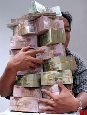 คมดาบซากุระ 2 : ภาพลวงตา - เงิน รายได้ และการแก้รัฐธรรมนูญ โดย ชวินทร์ ลีนะบรรจง และ สุวินัย ภรณวลัย (29 กุมภาพันธ์ 2555)
