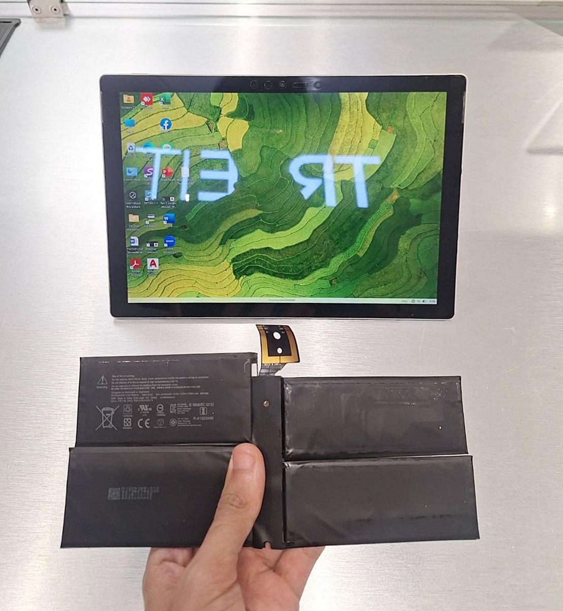 เปลี่ยนแบต Surface Pro 6 อย่างมืออาชีพ ไม่ต้องส่งศูนย์ก็ซ่อมได้