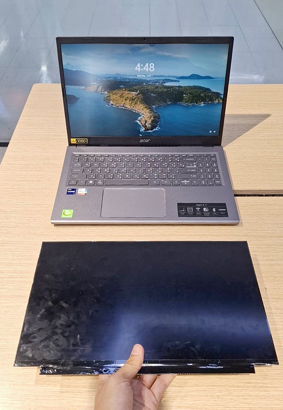 Acer Aspire 5 15  เปลี่ยนจอแตก