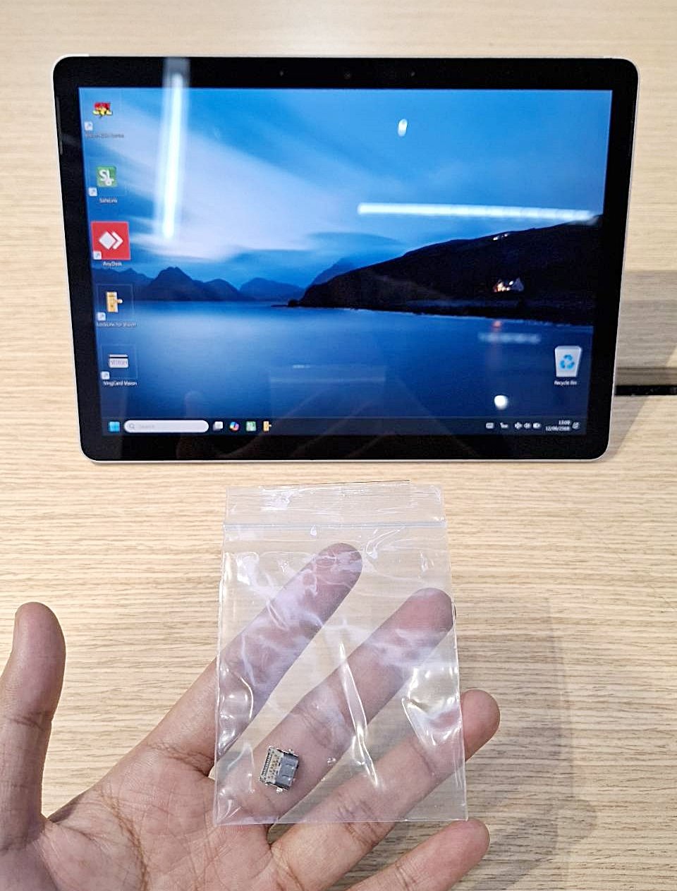 พอร์ต Type-C เสียบน Surface Go 2 เปลี่ยนใหม่ได้ตรงรุ่น ซ่อมโดยมืออาชีพที่ TRUE IT