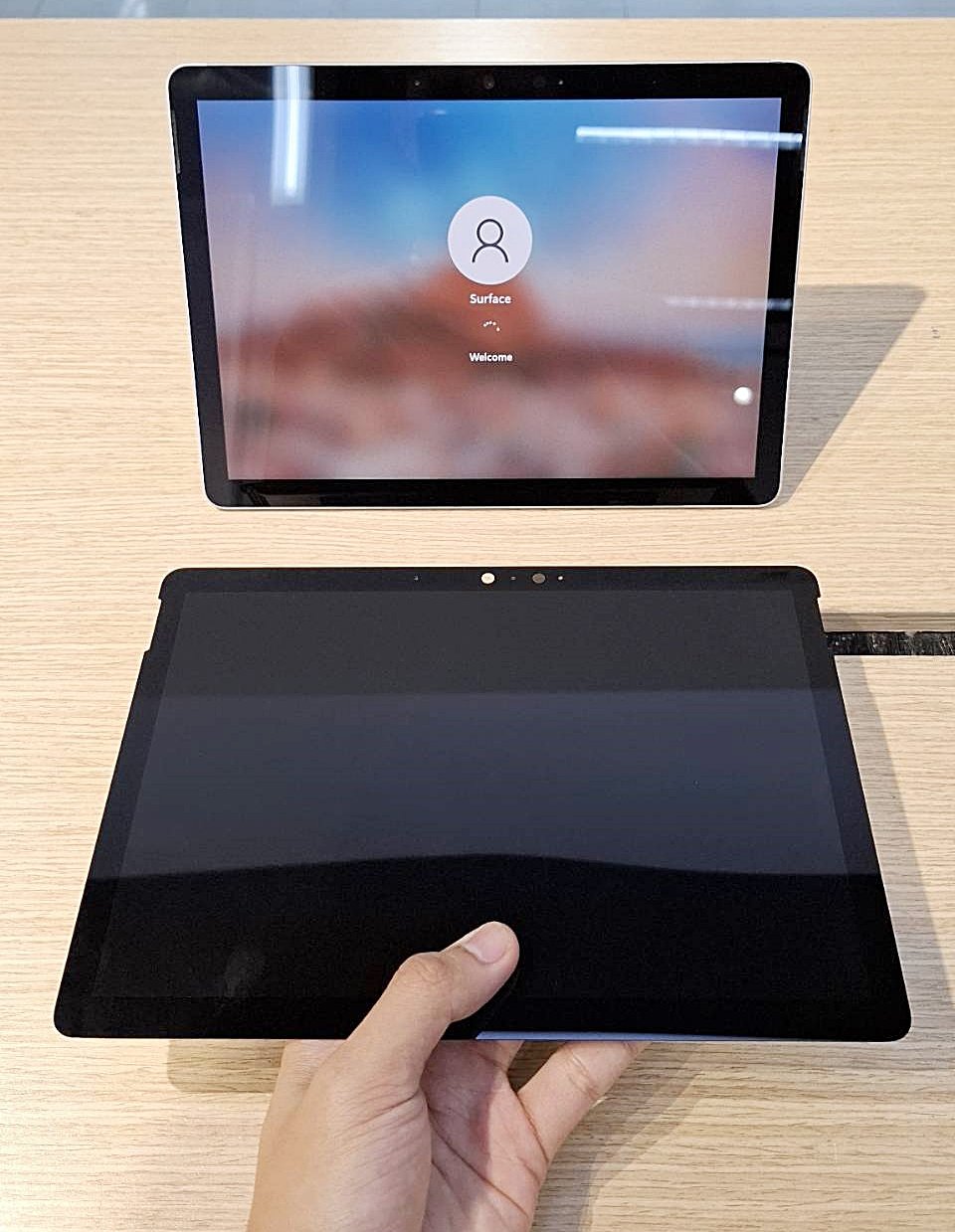 เปลี่ยนจอ Surface Go 3 แท้ตรงรุ่น จอแตก จอเสีย ซ่อมกับช่างที่เข้าใจ Surface จริงๆ