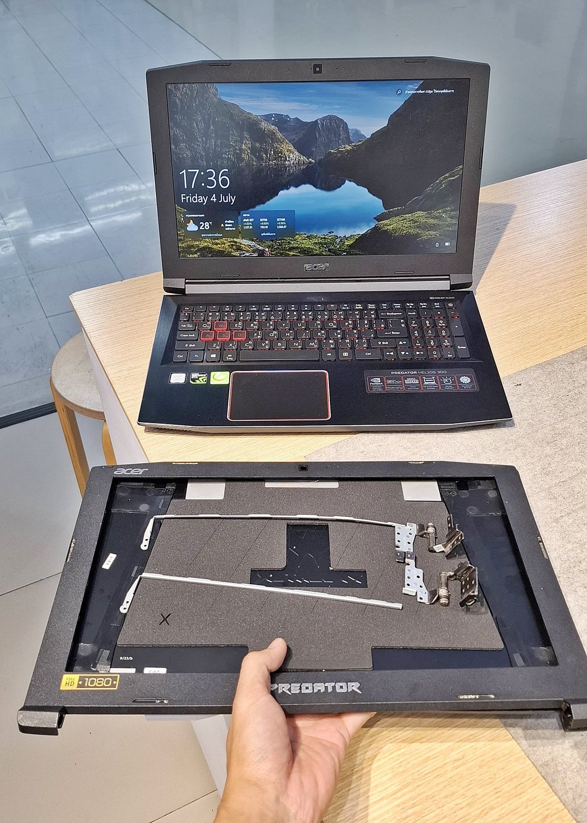 ซ่อม Acer Predator Helios 300 บานพับขาด เปลี่ยนบอดี้บน พร้อมอะไหล่ตรงรุ่น