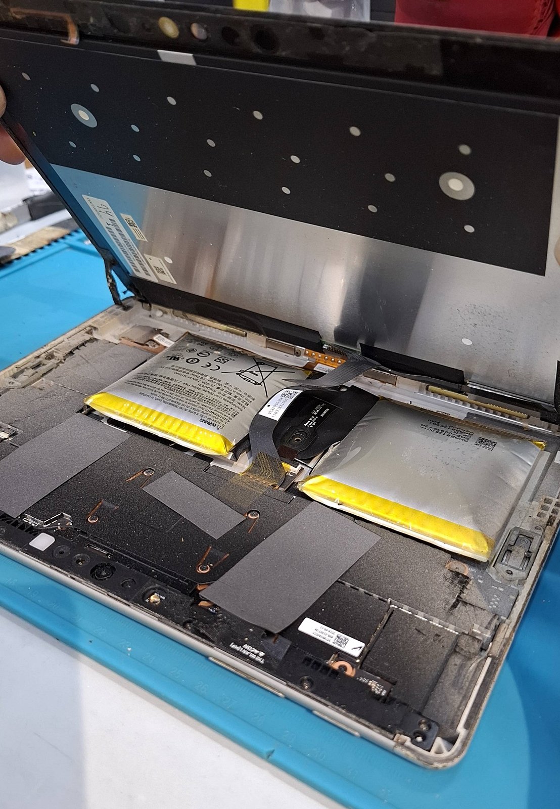 เปลี่ยนแบต Surface Go 1 เมื่อแบตบวม  ซ่อมได้ ไม่ต้องส่งศูนย์